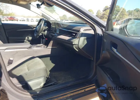 2025 Toyota Camry Le z USA, uszkodzony, nr VIN 4T1DAACK7SU504795